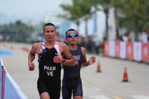 Pham Tien San won the first gold medal in Duathlon for Vietnam at SEA Games 31. (Photo: VNA)