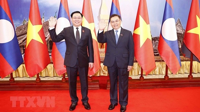 National Assembly Chairman Vuong Dinh Hue and his Lao counterpart Saysomphone Phomvihan (Photo: VNA)