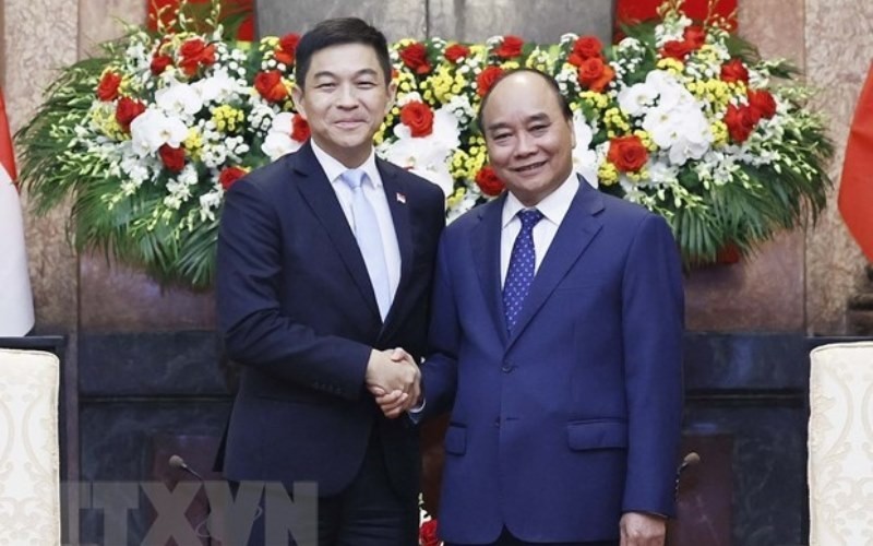 President Nguyen Xuan Phuc receives visiting Speaker of the Singaporean Parliament Tan Chuan-Jin. (Photo: VNA) 