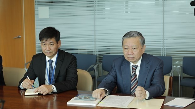 Minister of Public Security To Lam (R) in a working session with  Vladimir Voronkov, UN Under-Secretary-General for Counter-Terrorism in New York (Photo: VNA)