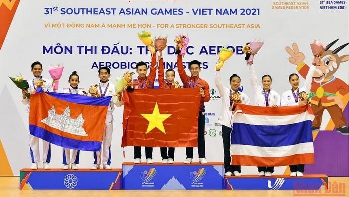 Vietnam win a gold medal in aerobic gymnastics trio event (Photo: NDO)