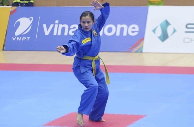 Mai Thi Kim Thuy wins a gold medal in women's Long Ho Quyen (Photo: VNA)