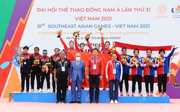 Truong Thi Phuong, Nguyen Thi Huong, Diep Thi Huong and Nguyen Thi Ngan win a gold medal in the women’s 500m quadruples final (Photo: VNA) 