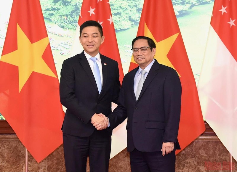 PM Pham Minh Chinh welcomes the Speaker of the Singaporean Parliament Tan Chuan-Jin.