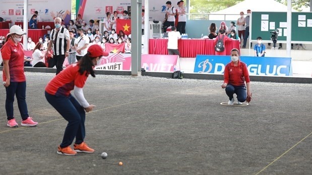 The Vietnamese team competes at the final. (Photo: VNA)