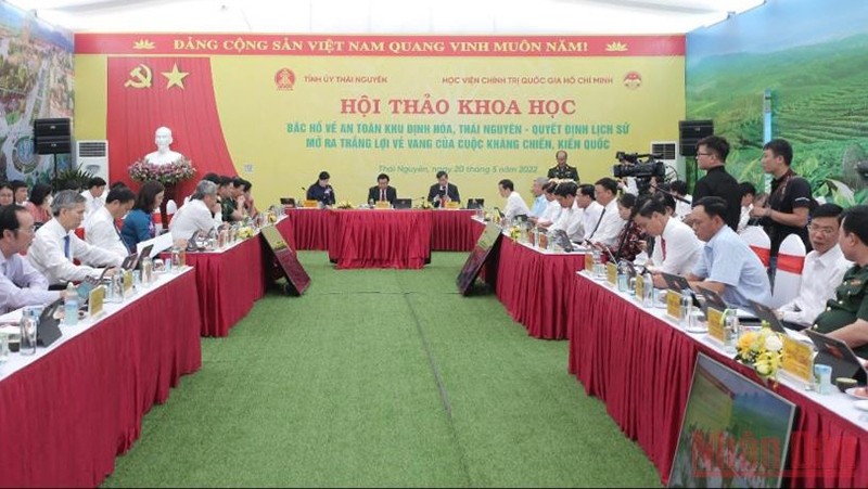 Delegates attend the workshop entitled “Uncle Ho’s arrival at ATK Dinh Hoa, Thai Nguyen - The historic decision that ushered in the glorious victory of the resistance” (Photo: NDO)