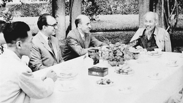 President Ho Chi Minh meets with Italian journalists from the Communist newspaper l'Unità in 1959. (Photo: VNA)