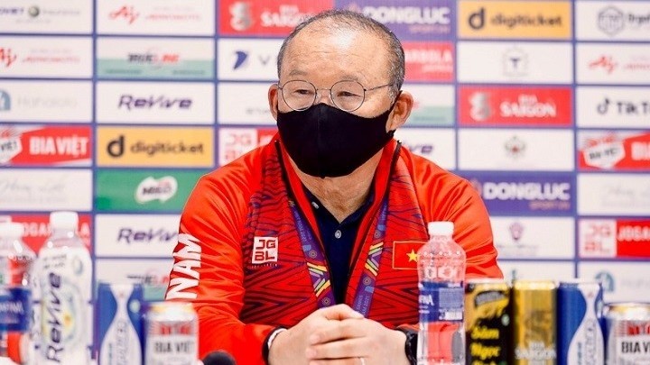  Caption: Vietnam head coach Park Hang-seo speaks during a press briefing after their final match against Thailand on Sunday. (Photo: VFF)