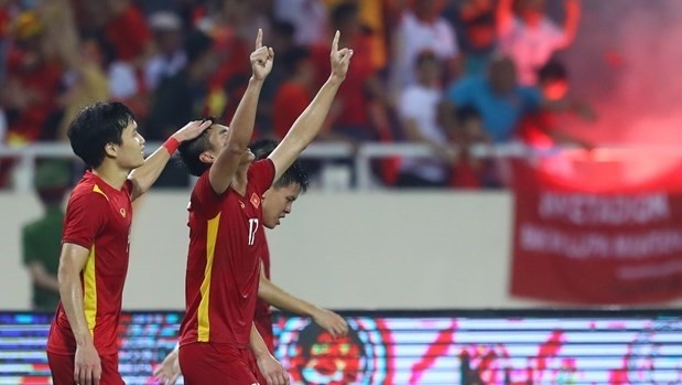 Nham Manh Dung (17) cheers after scoring the winning goal for Vietnam in the 83rd minute at the SEA Games men's football final on May 22. (Photo: VNA)