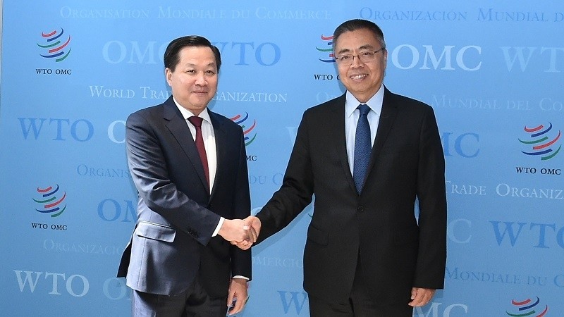 Deputy Prime Minister Le Minh Khai and WTO Deputy Director-General Zhang Xiangchen (Photo: VGP)