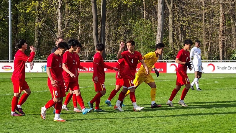 Vietnam's U17 team during a training session in Germany. (Photo: VFF)