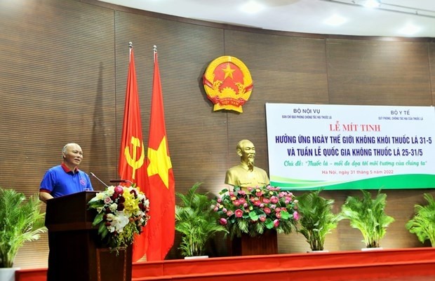 Vu Dang Minh, Chief of the Office and Deputy Head of the Steering Committee for Tobacco Control of the Ministry of Home Affairs speaks at the meeting. (Photo: moha.gov.vn/)