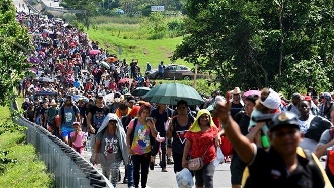 Migrants leave Huixtla, Chiapas state, Mexico as they continue their trek to the US. (Photo: AFP/VNA)