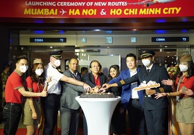 Vietjet officially inaugurates two direct routes connecting Ho Chi Minh City and Hanoi of Vietnam with Mumbai, India (Photo: Vietjetair.com) 