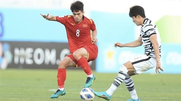 U23 Vietnam (in red) draw 1-1 against U23 RoK in their second Group C game of the 2022 AFC U23 Asian Cup finals on June 5. (Photo: VNA) 