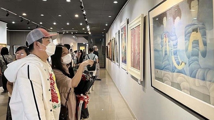 Visitors at the exhibition (Photo: NDO/Linh Bao)