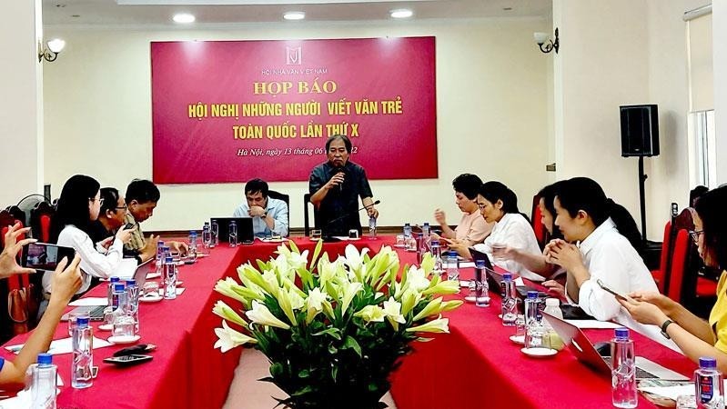 The press briefing on the upcoming conference of young Vietnamese writers.