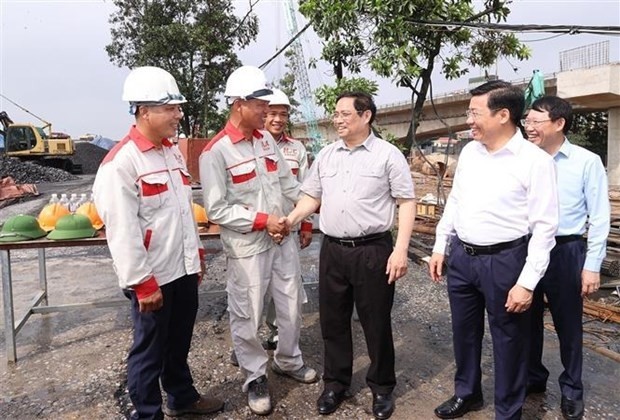 Prime Minister Pham Minh Chinh visits workers in Bac Giang province. (Photo: VNA)