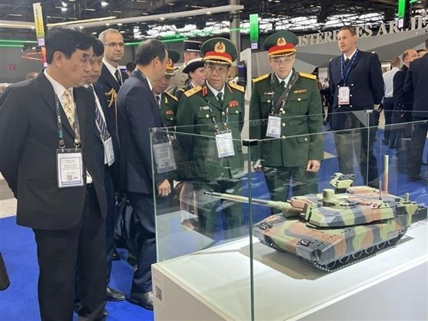 Vietnam attends int’l defence-security exhibition in France. (Photo: VNA) 