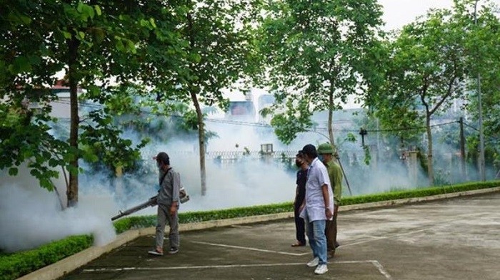 A health worker spraying mosquito repellent to prevent dengue in Thanh Tri District