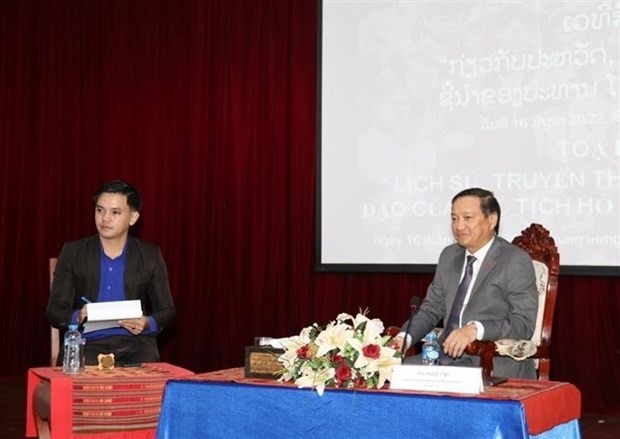 Vietnamese Ambassador to Laos Nguyen Ba Hung answers questions at the conference (Photo: VNA)