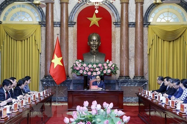 President Nguyen Xuan Phuc (C) at his reception for Minister and Chairwoman of the Presidential Office of Laos Khemmani Pholsena. (Photo: VNA)