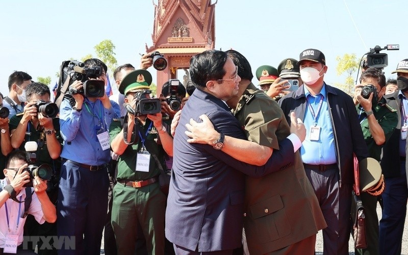 Prime Minister Pham Minh Chinh and his Cambodian counterpart Samdech Techo Hun Sen at the ceremony. 