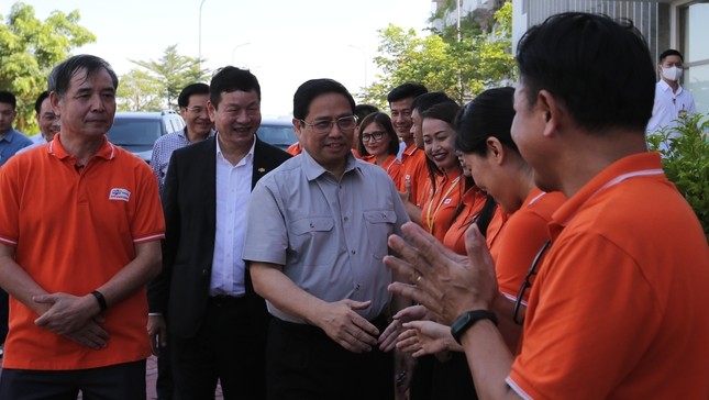The PM visits FPT City (Photo: tienphong.vn)