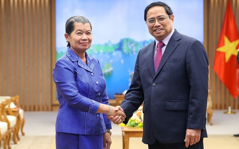 Prime Minister Pham Minh Chinh receives Cambodian Deputy Prime Minister Men Sam An. (Photo: VGP)
