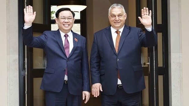 National Assembly Chairman Vuong Dinh Hue (L) meets Hungarian Prime Minister Viktor Orbán (Photo: VNA)