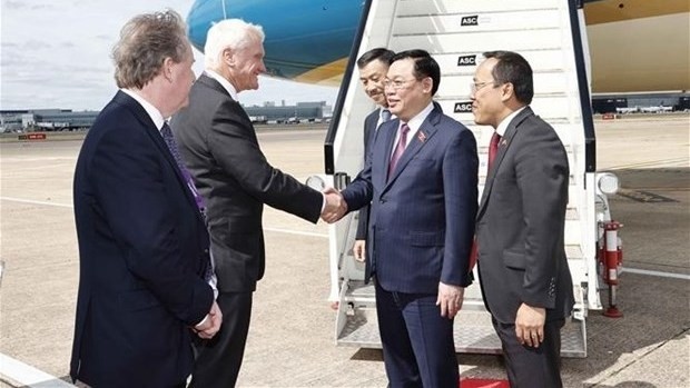 National Assembly (NA) Chairman Vuong Dinh Hue arrives at Heathrow Airport in London on June 28, beginning his three-day official visit to the UK. (Photo: VNA) 