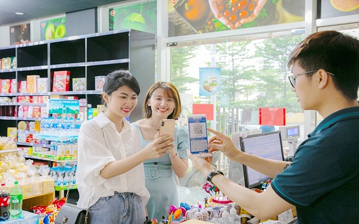 VNLife is the operator of the cashless payment network VNPAY-QR which is used by many customers. (Photo: VU QUANG)