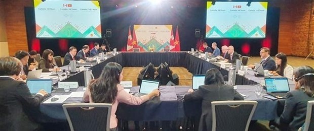 The first meeting of the Vietnam - Canada Joint Economic Committee in Vancouver on July 6 (Photo: VNA)