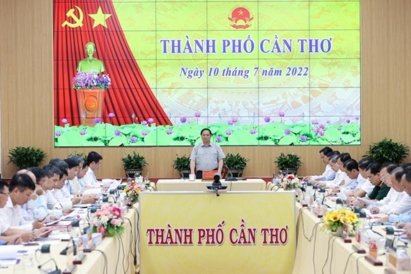 PM Pham Minh Chinh addresses the working session.