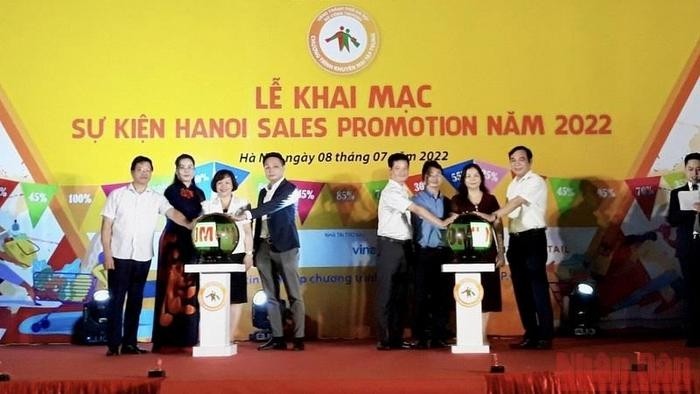 At the opening ceremony for the "Hanoi Sales Promotion" programme (Photo: NDO)