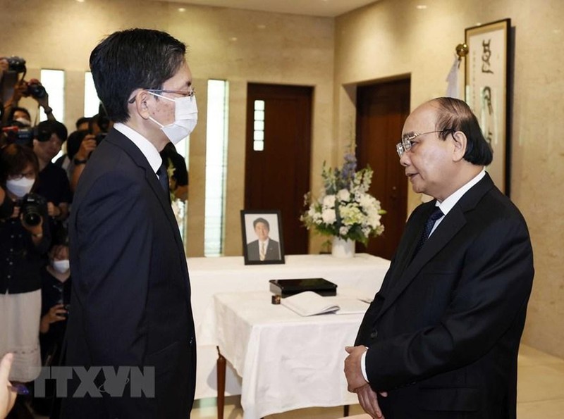 President Nguyen Xuan Phuc extends his condolences to staff at the Vietnamese Embassy in Japan.