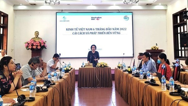 A Hanoi workshop is organised by CIEM on July 15 to launch a report on Vietnam’s economy in the first half of 2022. (Photo: VNA)