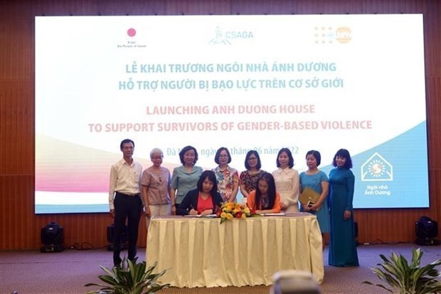 At the ceremony to launch "Anh Duong House" to support survivors of gender-based violence in Da Nang. (Photo: VNA) 