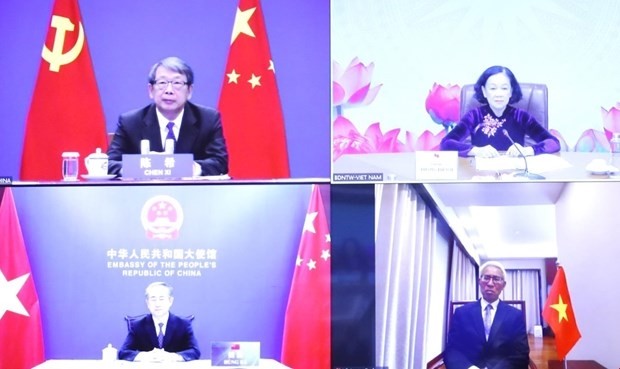 Vietnamese and Chinese officials attend the online talks (Photo: VNA)