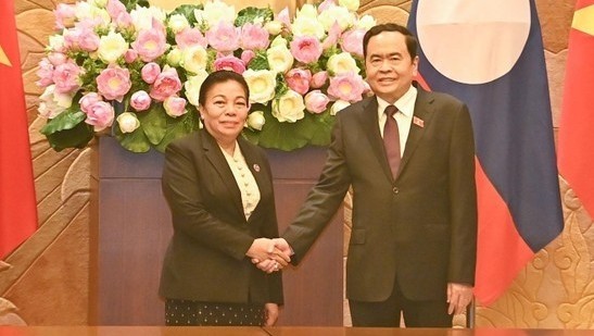 National Assembly Vice Chairman Tran Thanh Man and Vice President of the Lao National Assembly Sounthon Xayachak. (Photo: Duy Linh)