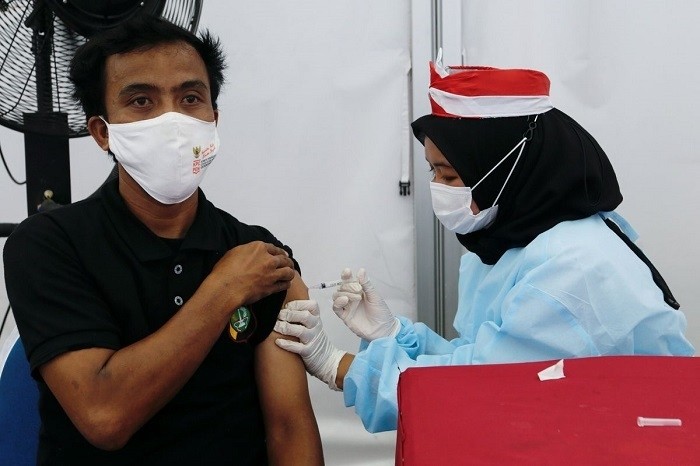 Indonesia was mulling the rollout of the fourth dose of COVID-19 vaccines as the pandemic is predicted to last longer than expected and the antibodies decline after six months of inoculation, Health Ministry spokesman Mohammad Syahril said on Friday.