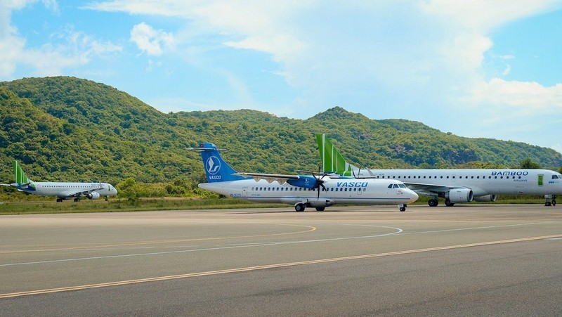 Two domestic airlines – Vietnam Airlines and Bamboo Airlines – currently operate flights to Con Dao Airport. (Photo: VNA)