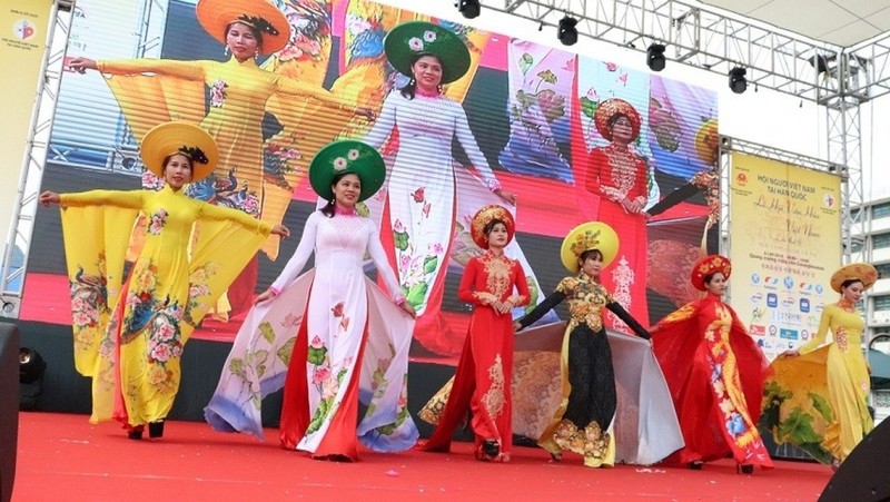 An Ao Dai fashion show held during the Vietnamese culture festival in the RoK in 2019. (Photo: VOV)