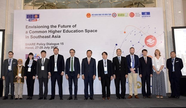 Roadmap on ASEAN Higher Education Space 2025 is launched at the 15th SHARE Policy Dialogue in Hanoi on July 27.(Photo: Ministry of Education and Training)