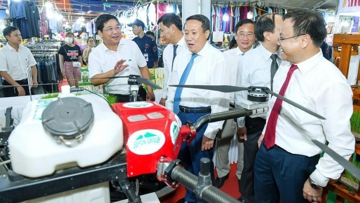 The GMS-Quang Tri 2022 International Trade Fair features 400 stalls. (Photo: NDO)