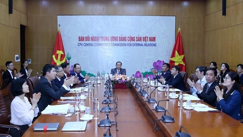 The Vietnamese delegation attend the forum (Photo: dangcongsan.vn)