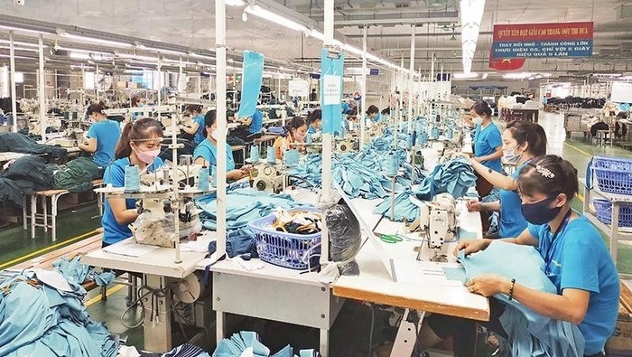Workers manufactures textile and garment products for exports in Hanosimex. (Photo: NDO)