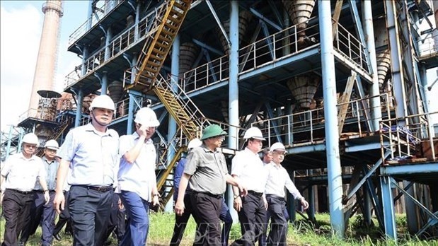 PM Chinh (middle) inspects TISCO 2 project site (Photo: VNA)