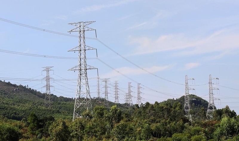 The entire 500kV Vung Ang-Quang Trach-Doc Soi-Pleiku 2 power line connected to the national grid.