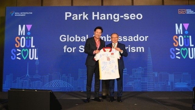 RoK's Park Hang Seo, head coach of the Vietnam national football team, officially appointed as the Global Tourism Ambassador of Seoul City. (Photo: baodantoc.vn)